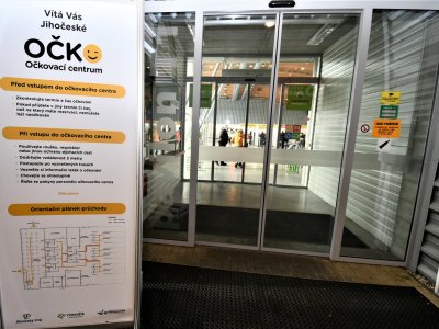 Českobudějovické OČKO zahájilo zkušební provoz, prvními očkovanými byli záchranáři